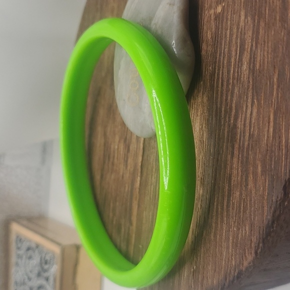 B2507 lime green bracelet bangle - Picture 1 of 2